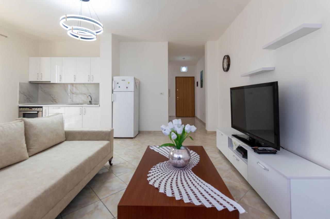 Spacious 2 Bedroom Apartment In Durres Beach Ngoại thất bức ảnh