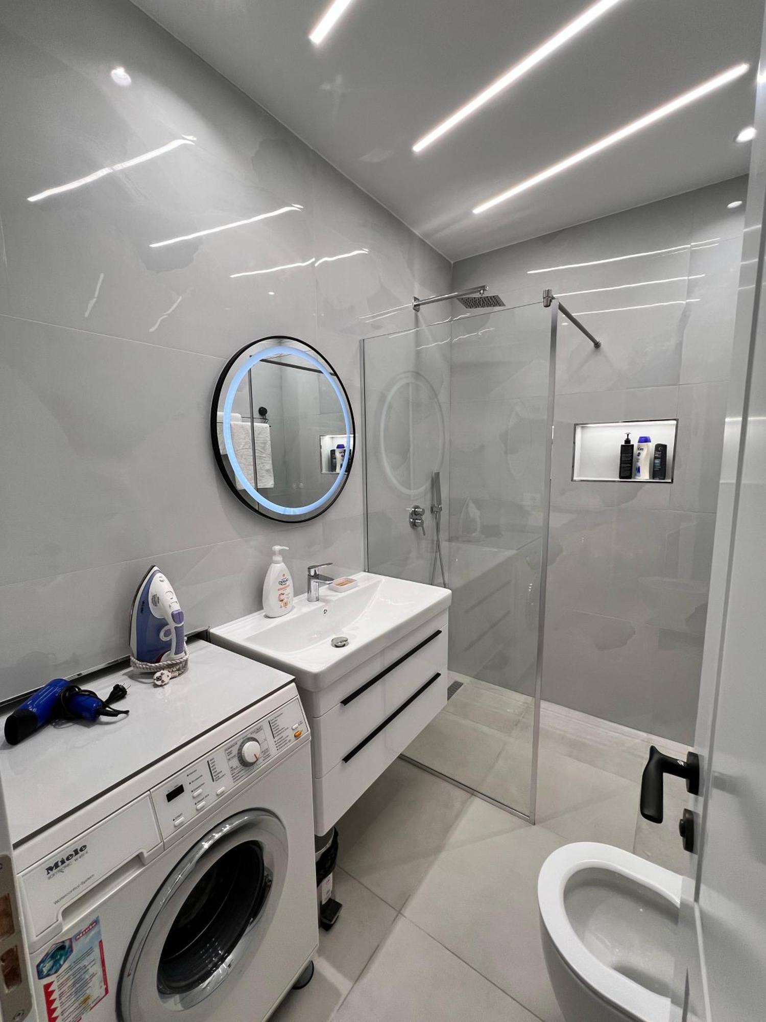 Spacious 2 Bedroom Apartment In Durres Beach Ngoại thất bức ảnh